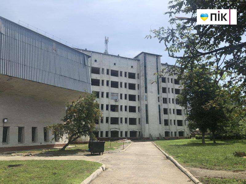 "Масштаби руйнувань - близько 100 млн грн": як ІФНТУНГ відновлюється після ворожого удару (ФОТО) 1 305cb4c0 d56f 4417 b0a4 284902f3d0d6 scaled