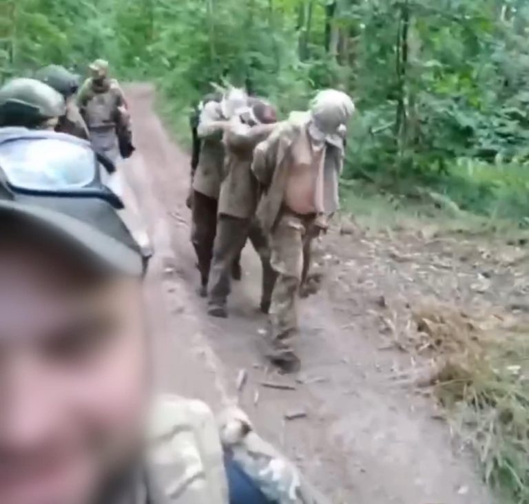 В Офісі Генпрокурора зафіксували знущання росіян над військовополоненими на Харківщині (ФОТО) 6 В Офісі Генпрокурора зафіксували знущання росіян над військовополоненими на Харківщині (ФОТО)