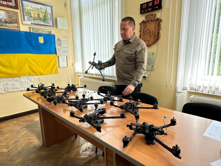 Чергові пташки для наших воїнів: 10 FPV незабаром відправляться на фронт з Надвірної 7 447272451 893090949310102 1931179228304571400 n