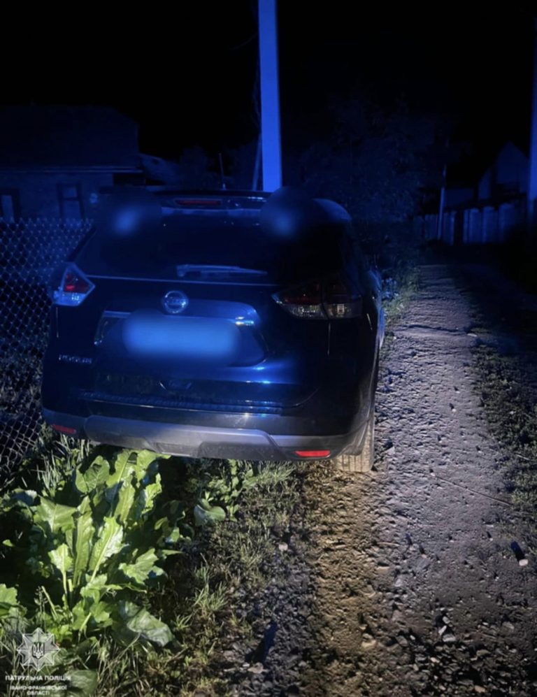 У Франківську нетверезий водій намагався втекти від патрульних та врізався в електроопору (ФОТО) 3 447608608 883688987132047 899340545388556438 n
