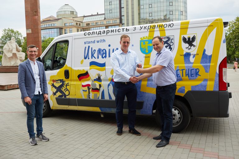 Івано-Франківськ отримав авто для ремонту автобусів на лінії 4 448057367 1045281893834733 4455803703065461039 n