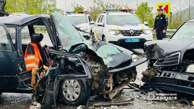 З початку року на Прикарпатті у ДТП загинули 42 людини: основні причини аварій 8 З початку року на Прикарпатті у ДТП загинули 42 людини: основні причини аварій