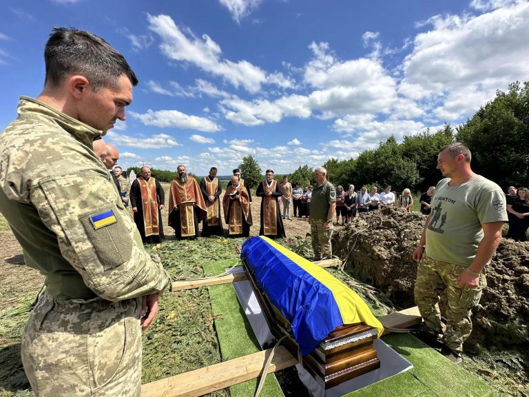 "Батько та Герой з великої літери": на Прикарпатті провели в останню путь воїна (ФОТО) 6 448847798 907679714517892 8087911486870445525 n