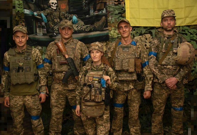 Військовослужбовицю з Прикарпаття Оксану Рубаняк нагородили нагрудним знаком "Золотий хрест" (ФОТО) 3 449027310 18360379174098469 4117512762299944515 n
