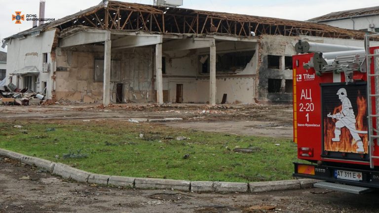 Прикарпатські рятувальники завершили розбір завалів на території ІФНТУНГ (ФОТО) 8 Прикарпатські рятувальники завершили розбір завалів на території ІФНТУНГ (ФОТО)