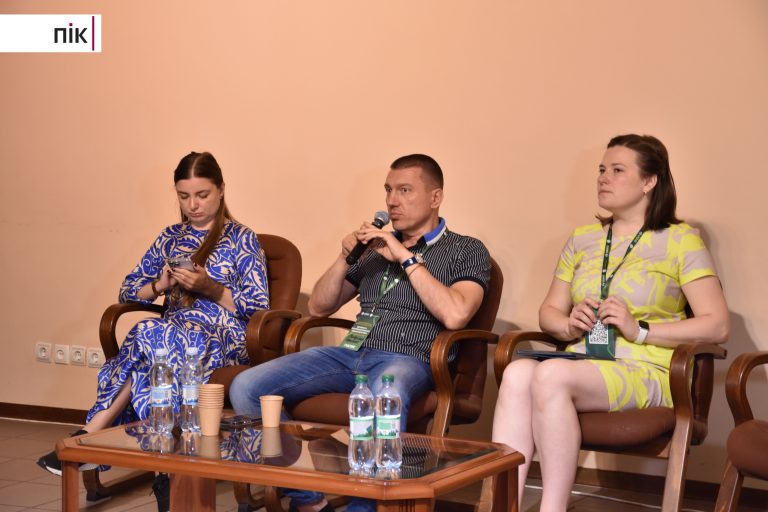 «Обмінятися досвідом, щоб вистояти»: у Полтаві відбулася конференція серед керамістів України (ФОТО) 2 DSC 0133