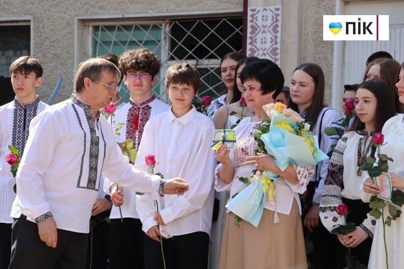 Люди Прикарпаття: останній дзвоник у ліцеях Івано-Франківська (ФОТО) 4 IMG 8178 scaled