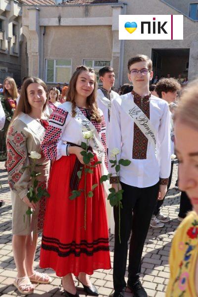 Люди Прикарпаття: останній дзвоник у ліцеях Івано-Франківська (ФОТО) 7 IMG 8223 scaled