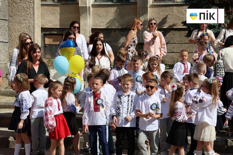 Люди Прикарпаття: останній дзвоник у ліцеях Івано-Франківська (ФОТО) 10 IMG 8252 scaled