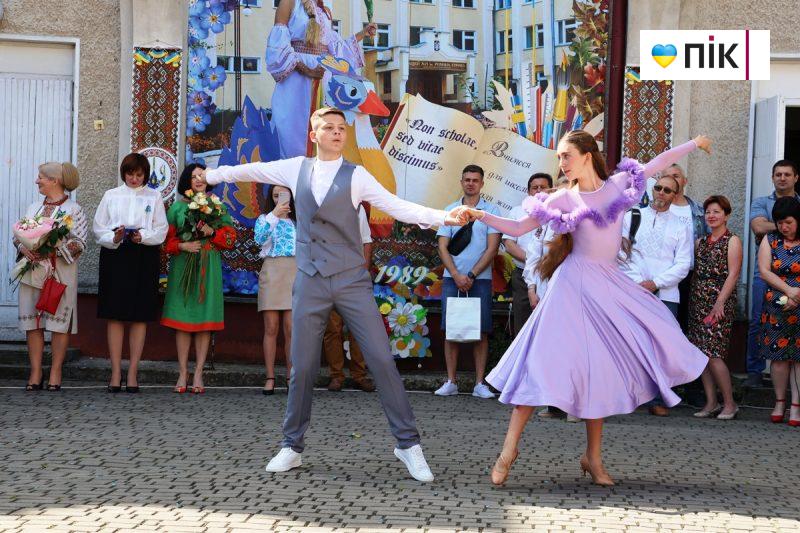 Люди Прикарпаття: останній дзвоник у ліцеях Івано-Франківська (ФОТО) 29 IMG 8634 scaled