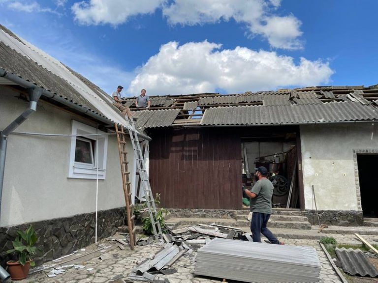 Очевидці розповіли про наслідки ворожої атаки на Прикарпатті (ФОТО) 12 ebded368b58c860c