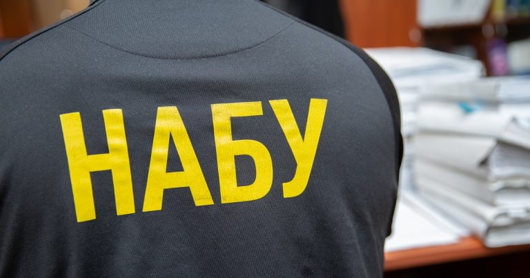 Стали відомі ймовірні прізвища нардепів, яким НАБУ вручило підозри 11 Законопроєкт поданий Зеленським відновлює усі повноваження НАБУ та САП