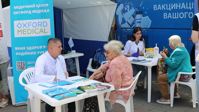 У Франківську на "Дні здоровʼя" консультували лікарі "Оксфорд Медікал" (ВІДЕО) 12 s1