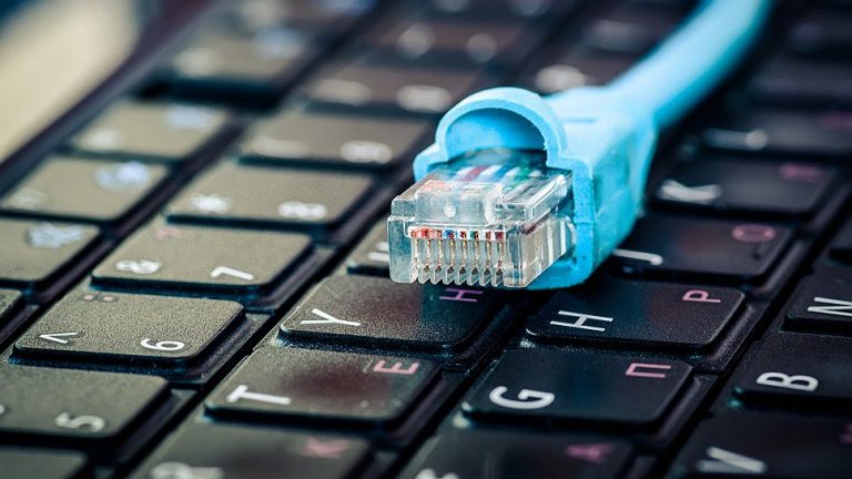 Прикарпатські енергетики скаржаться на інтернет-провайдерів: що вони зробили
