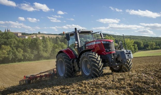 На Тернопільщині фермер продавав позичені комбайни й трактори: скільки заробив