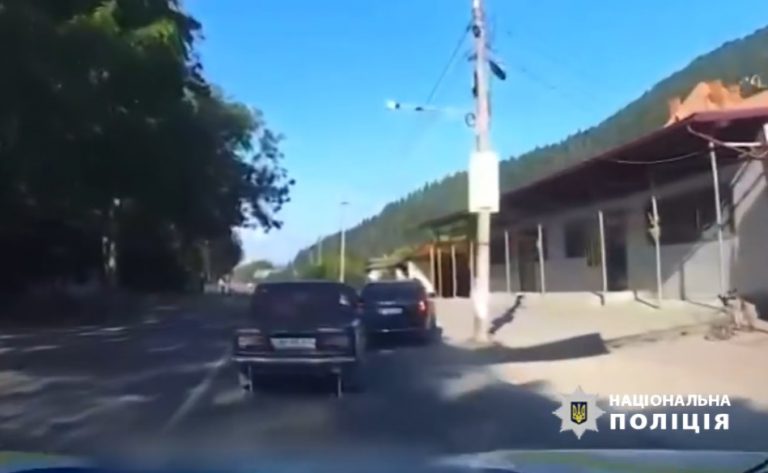 На Прикарпатті п'яний водій з пасажирами тікав від поліції (ВІДЕО) 8 175971111