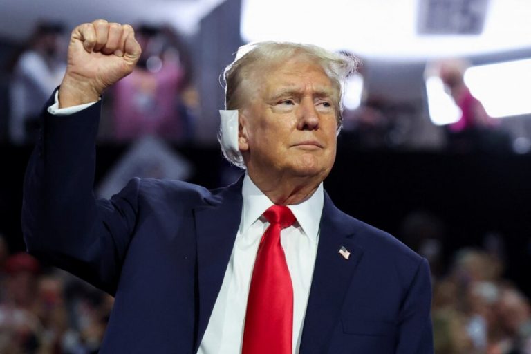 Трамп з'явився на публіці з пов'язкою на вусі 13 203191 1 large