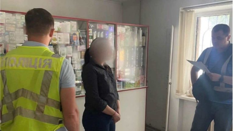 Незаконний бізнес: калушанка продавала заборонені таблетки в аптеці (ФОТО) 3 449446624 478340181506883 6913080214300204608 n