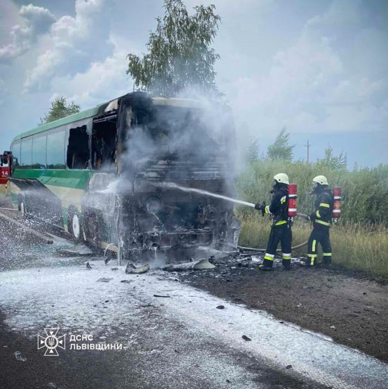 На Львівщині загорівся автобус, який перевозив дітей (ФОТО) 11 449483675 803820565176813 264824645748891741 n