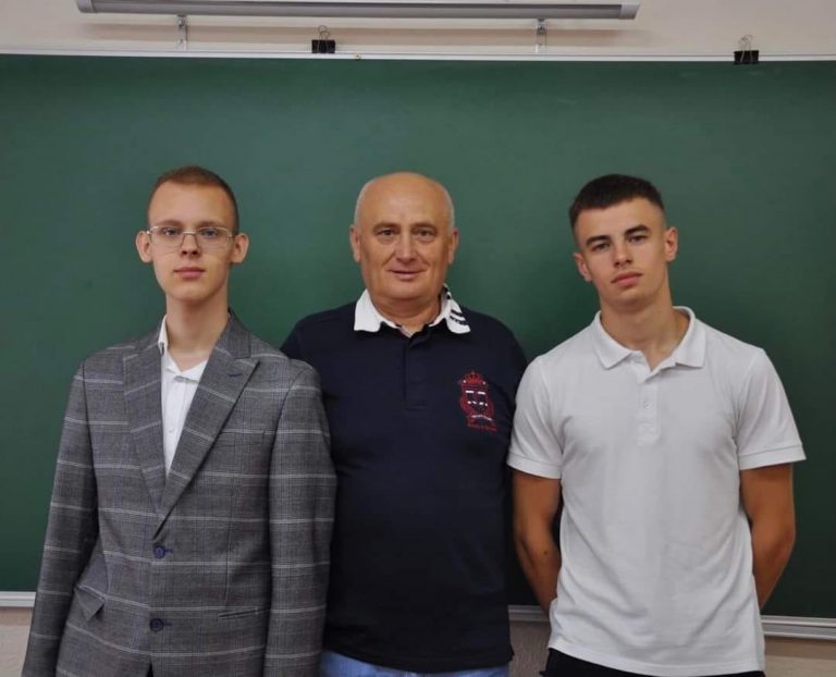 Двоє випускників з Городенки склали НМТ на 200 балів: з яких предметів (ФОТО) 13 Двоє випускників з Городенки склали НМТ на 200 балів: з яких предметів (ФОТО)