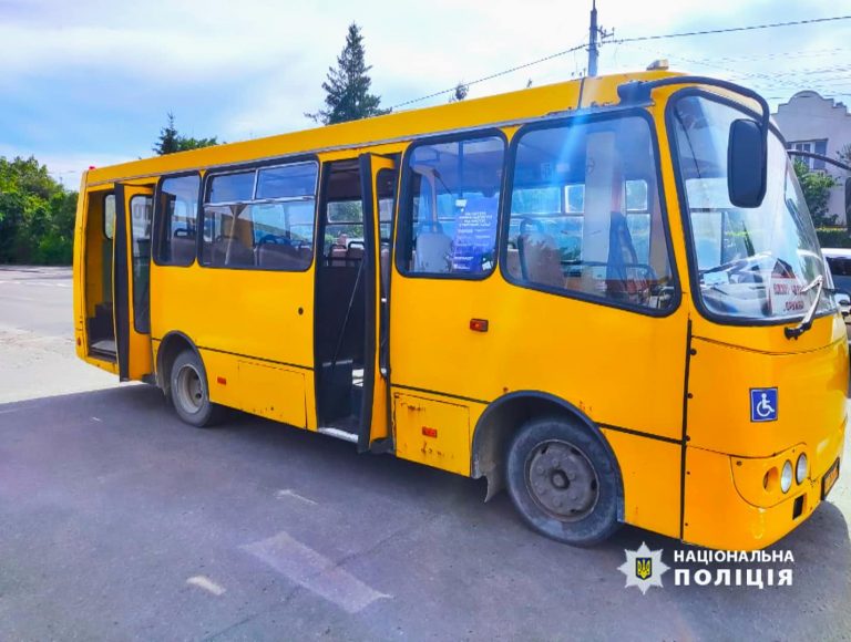 У Франківську на вулиці Коновальця жінка випала з маршрутки під час руху: що відомо (ФОТО) 4 450308622 481412121199689 3595318820439921792 n