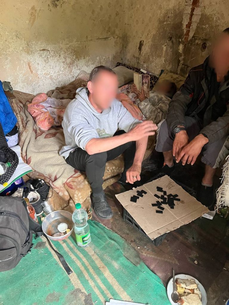У Франківську безпритульний чоловік вдарив ножем неповнолітнього (ФОТО) 1 450548428 774546564843685 6972306984074617377 n