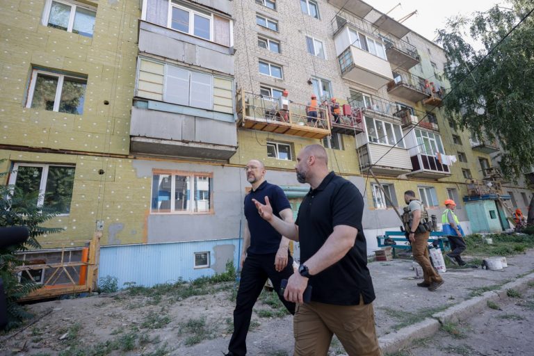 Прем'єр Шмигаль перебуває з робочим візитом на Харківщині: що оглянув (ФОТО) 12 Прем'єр Шмигаль перебуває з робочим візитом на Харківщині: що оглянув (ФОТО)
