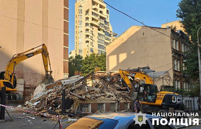 У центрі Києва знесли історичну будівлю — Садибу Зеленських (ФОТО) 7 452012599 897575782403589 5161463758208755435 n