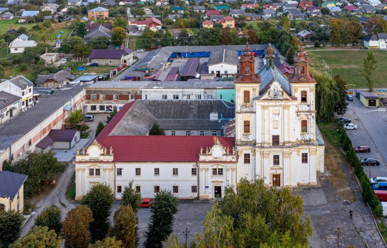 На Прикарпатті планують реставрувати Доменіканський собор 9 7468718 1200px11