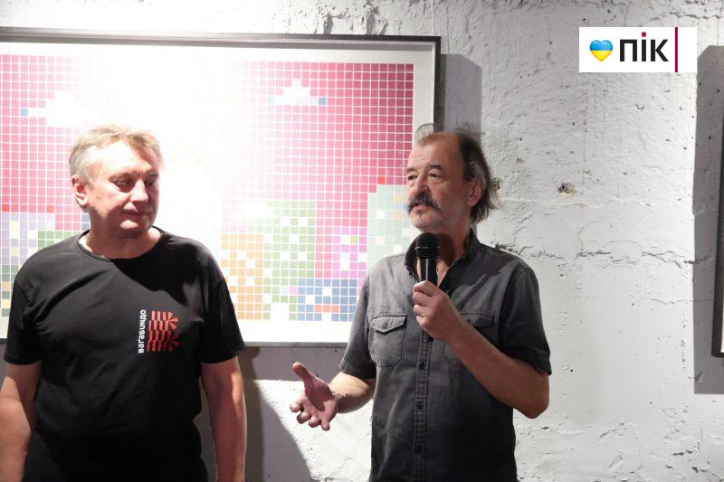 Люди Прикарпаття: на відкритті виставки робіт полеглого воїна Остапа Бринського (ФОТО) 5 IMG 8266 2 scaled