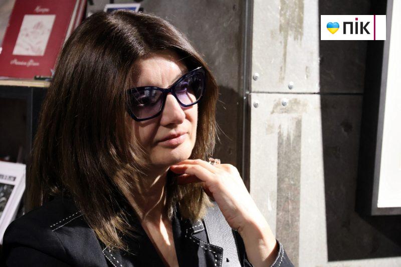 Люди Прикарпаття: на відкритті виставки робіт полеглого воїна Остапа Бринського (ФОТО) 14 IMG 8584 2 scaled