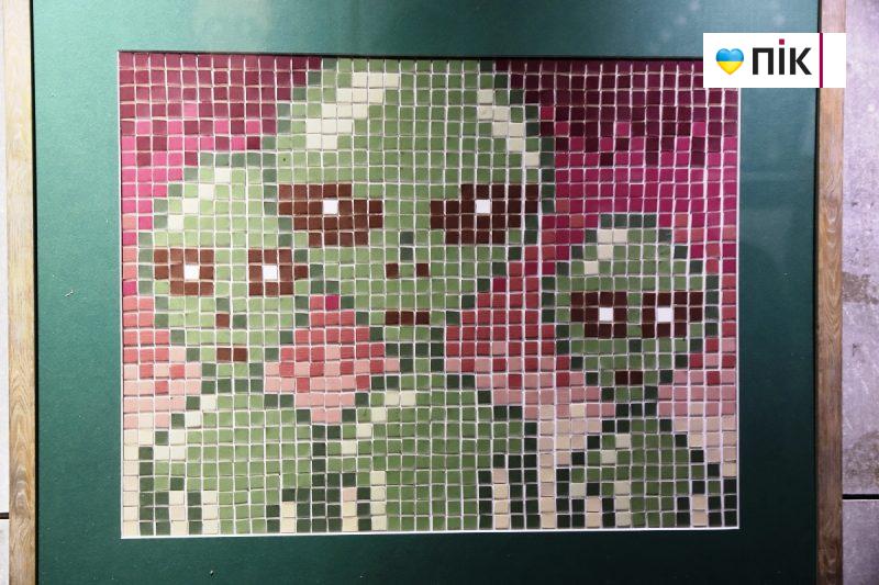 Люди Прикарпаття: на відкритті виставки робіт полеглого воїна Остапа Бринського (ФОТО) 3 IMG 9015 2 scaled