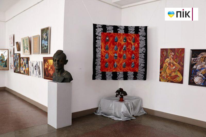 Люди Прикарпаття: на виставці франківських художників до Дня Незалежності (ФОТО) 18 15 scaled