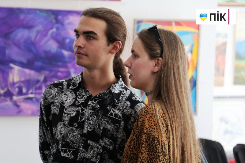 Люди Прикарпаття: на виставці франківських художників до Дня Незалежності (ФОТО) 24 22 scaled