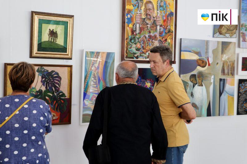 Люди Прикарпаття: на виставці франківських художників до Дня Незалежності (ФОТО) 25 23 scaled