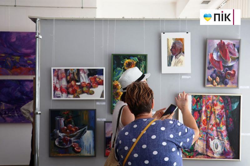 Люди Прикарпаття: на виставці франківських художників до Дня Незалежності (ФОТО) 28 28 scaled