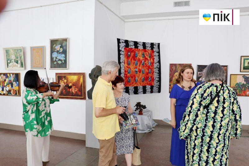 Люди Прикарпаття: на виставці франківських художників до Дня Незалежності (ФОТО) 29 29 scaled