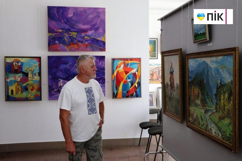 Люди Прикарпаття: на виставці франківських художників до Дня Незалежності (ФОТО) 9 3 8 scaled
