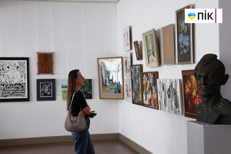 Люди Прикарпаття: на виставці франківських художників до Дня Незалежності (ФОТО) 10 4 6 scaled