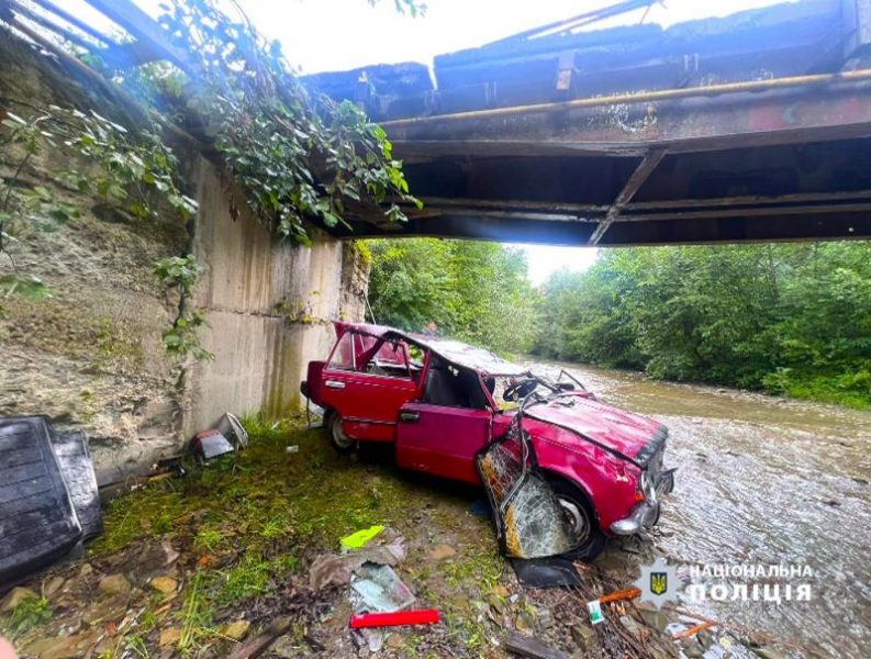 Водій не впорався з керуванням: деталі ДТП в Косівському районі (ФОТО)