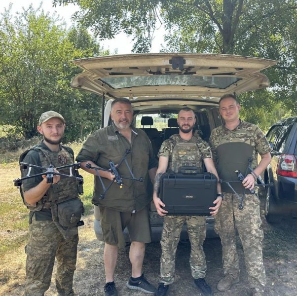 Очільник Богородчан відвіз воїнам дрони на Запорізький напрямок (ФОТО)