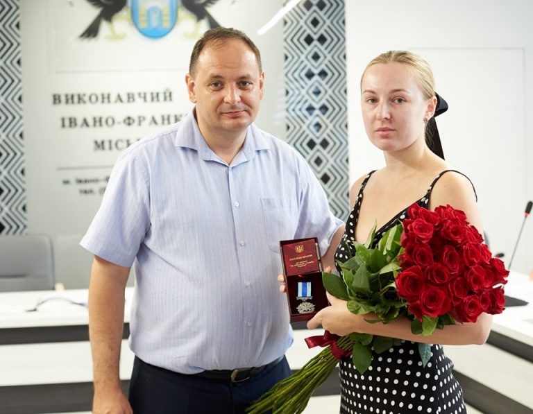 Полеглого бійця з Франківська Дмитра Кляшторного посмертно відзначили медаллю 12 454376746 1084103543285901 5680446421554211966 n 1