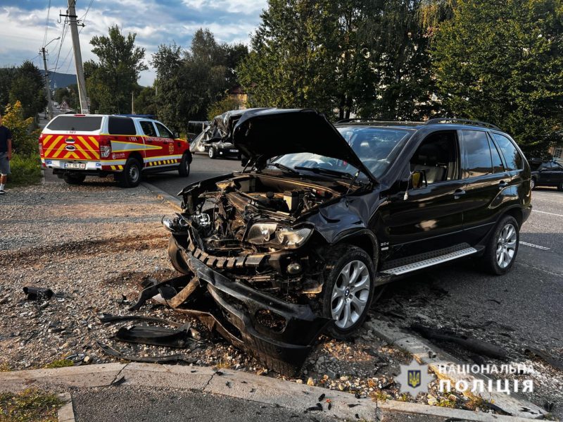 Померла жінка і троє травмованих: у Надвірній 21-річний водій вчинив ДТП (ФОТО)