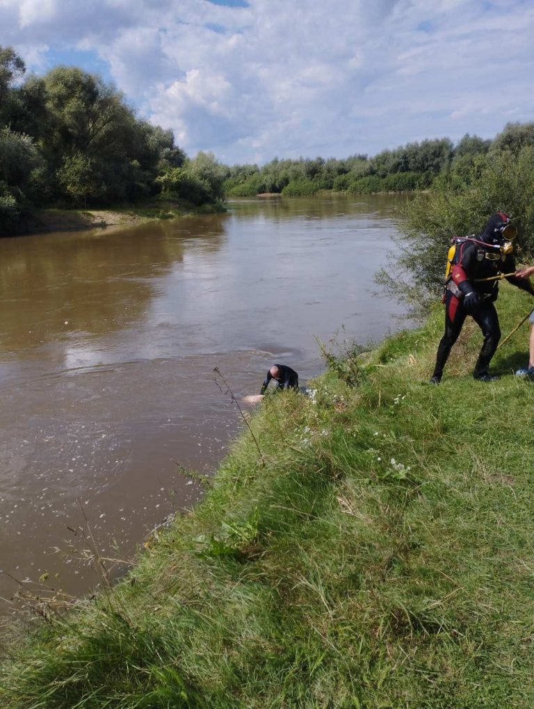 У річці Дністер потонув 38-річний чоловік: що відомо (ФОТО) 3 454717801 898727132282348 4832895693107702832 n