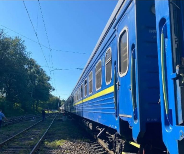 Потрапив під потяг: у Львові трагічно загинув чоловік