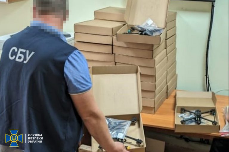 СБУ викрила ділка, який поставив для ЗСУ тисячу бракованих FPV-дронів (ФОТО) 5 СБУ викрила ділка, який поставив для ЗСУ тисячу бракованих FPV-дронів (ФОТО)