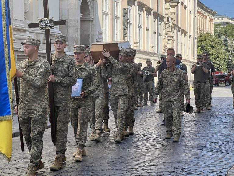 У Львові попрощалися із військовим, який загинув під час операції у Курській області (ФОТО) 9 455794704 1066140448207391 2271385878578641815 n