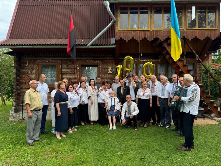 14 років відбувала покарання у Сибіру: жителька Косівщини відзначила 100-літній ювілей (ФОТО) 11 14 років відбувала покарання у Сибіру: жителька Косівщини відзначила 100-літній ювілей (ФОТО)