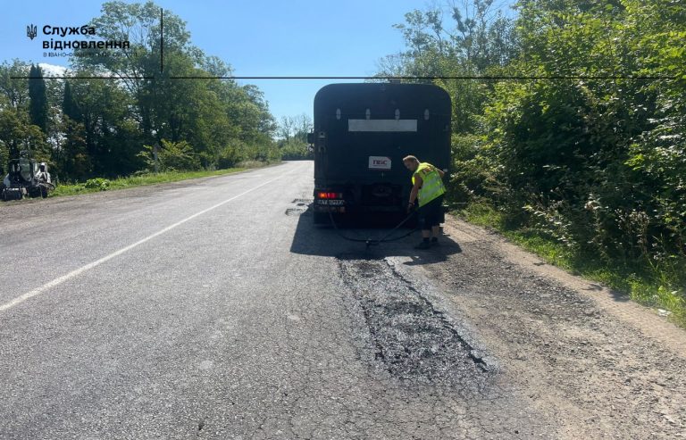 Стало відомо, які дороги на Прикарпатті ремонтуватимуть цього тижня (ФОТО) 10 Стало відомо, які дороги на Прикарпатті ремонтуватимуть цього тижня (ФОТО)