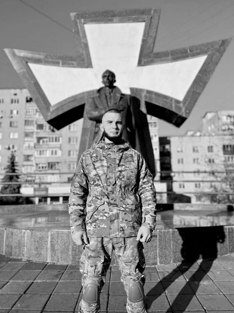 На Коломийщині попрощаються з 24-річним воїном, який загинув на Херсонщині (ФОТО) 7 456601063 1133140348815677 8812429385362428756 n